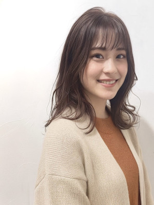 【簡単ヘア】柔らかな好感度アップなミディアムヘアー