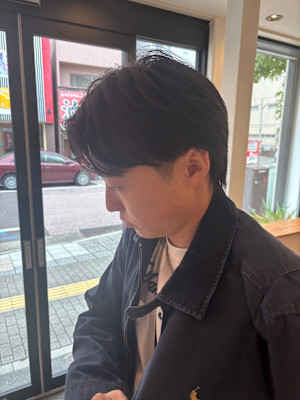 清潔感のあるセンター分けヘア