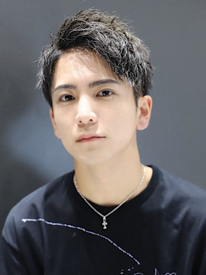 タイトに決まる！ツイストアップショート