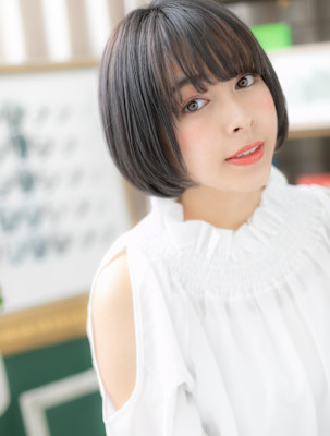 くすみカラー小顔前下がり切りっぱなしボブ　ブルーブラウン