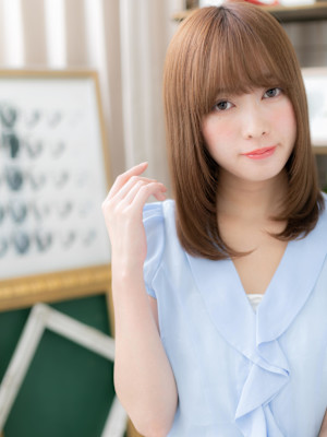 大人可愛いシースルーバングくすみベージュ　ミディアムレイヤー