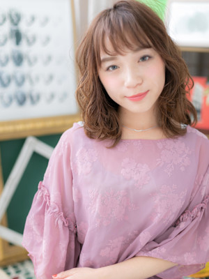 バレイヤージュ外国人風小顔外ハネミディ　マレットヘア