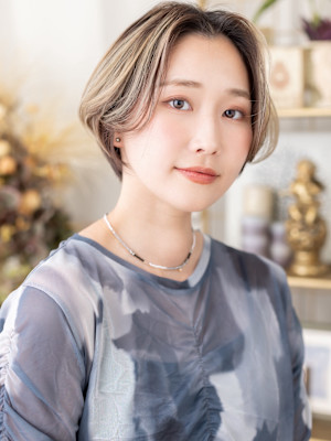 ブリーチカラーセンターパートボブショート　ボブレイヤーカット