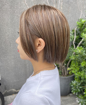 ベージュハイライト　ワンレンミニボブ