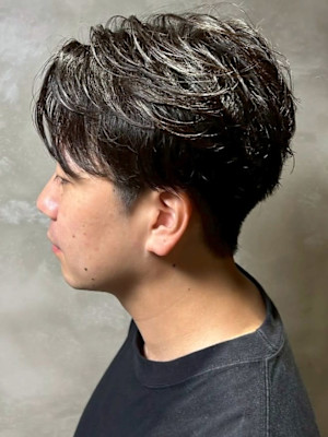 ツーブロック 黒髪ショート ニュアンスパーマ 刈り上げ