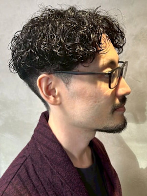 ハードパーマ アップバング ツーブロック ショート 黒髪