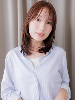 オリーブグレーバタフライカットミディアムレイヤー30代40代