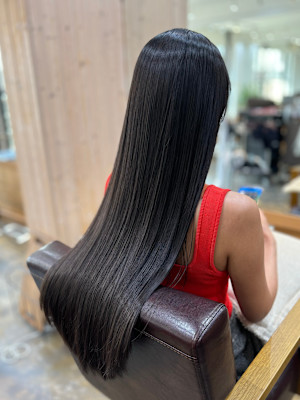 綺麗な艶髪スタイル　美髪ロングレイヤー　縮毛矯正