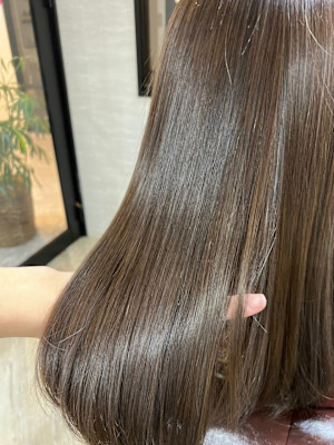 ミディアムレイヤーカット艶髪/美髪スタイル