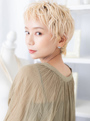フレンチカジュアルマッシュショートパーマ　レイヤーショート