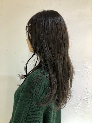 オリーブベージュ