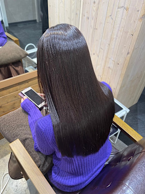 綺麗な艶髪スタイル　美髪ロングレイヤー　縮毛矯正