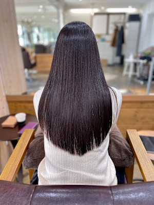 綺麗な艶髪スタイル　美髪ロングレイヤー　縮毛矯正