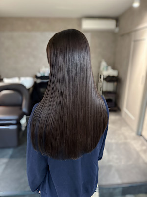 綺麗な艶髪スタイル　縮毛矯正