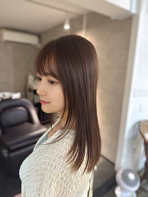 綺麗な艶髪スタイル　美髪レイヤー　透明感カラー