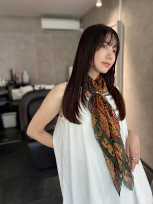 綺麗な艶髪スタイル　美髪ロングレイヤー　縮毛矯正