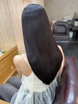 綺麗な艶髪スタイル　美髪ロングレイヤー　縮毛矯正