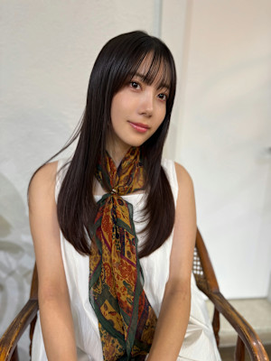 綺麗な艶髪スタイル　美髪ロングレイヤー　縮毛矯正