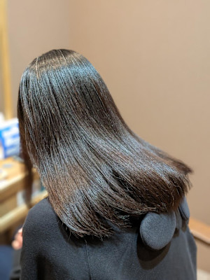 髪質改善縮毛矯正で叶えるサラサラ艶髪