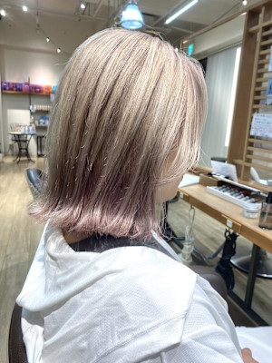 ボブ　ハイトーン裾カラー