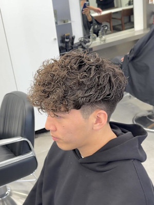 スペインカール　フェード　海外風　メンズパーマ