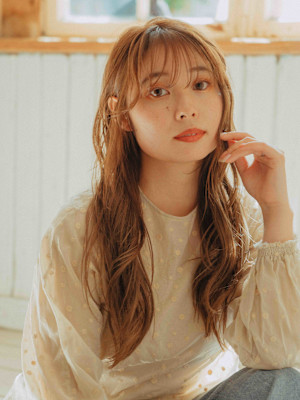 大人ガーリーなロングスタイル