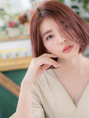 外国人風ショコラピンク前下がりワンレンボブ　バーガンディ