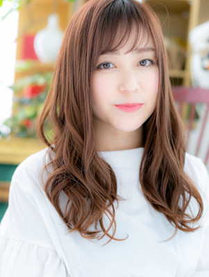 斜めバングピンクブラウン韓国風こなれヘア　ココアブラウン