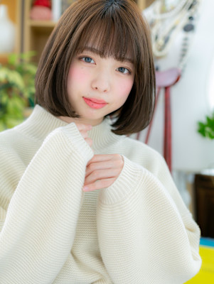 透けバング黒髪小顔前下がりぷつっとボブ　ミニマルボブ