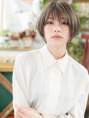 細めハイライト小顔ウルフマッシュショート　根本パーマ