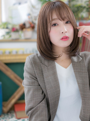 マロンベージュ小顔ミディアムボブレイヤー　ミディアムレイヤー