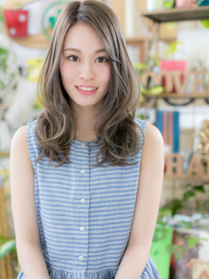 アシンメトリーくすみカラーくせ毛風ウェーブ　根本パーマ