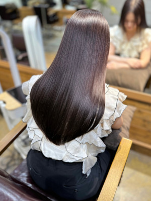 綺麗な艶髪スタイル　美髪ロングレイヤー　縮毛矯正