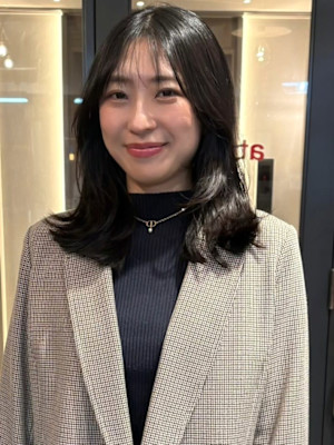 レイヤーカット 顔周りカット 透明感カラー 暗髪 髪質改善 