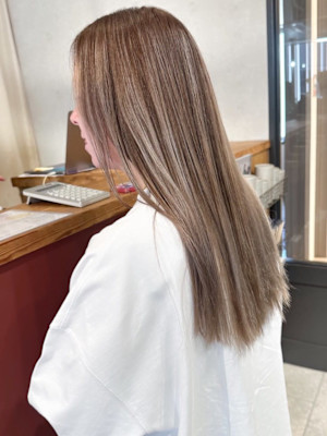 ハイトーン ブリーチ ハイライト 顔周りレイヤー 20代 