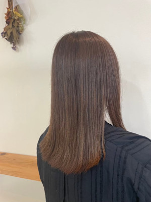 大人カジュアルなスモーキートープブラウンカラー