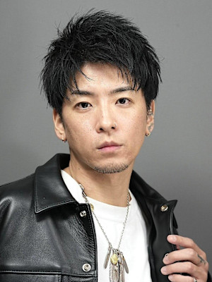 ツーブロック刈り上げ大人短髪ツイストパーマ