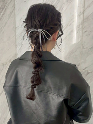 ヘアセット お呼ばれアレンジ 編み下ろし ローポニー リボン