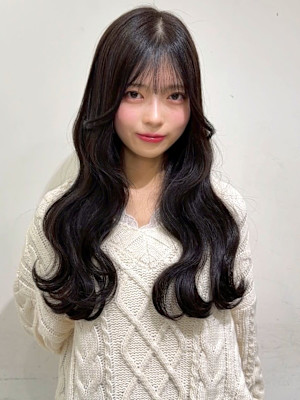 ラベンダーベージュ 暗髪カラー 韓国風 ゆる巻きロング