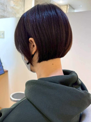 切りっぱなし マッシュショート 前下がり ボブ グレージュ
