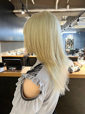 派手髪・ハイトーンカラー・デザインカラー・ブリーチ専門美容室