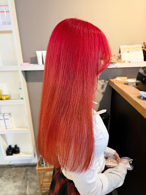 派手髪・ハイトーンカラー・デザインカラー・ブリーチ専門美容室