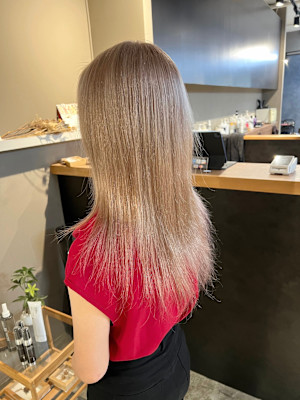 派手髪・ハイトーンカラー・デザインカラー・ブリーチ専門美容室