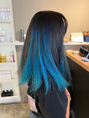 派手髪・ハイトーンカラー・デザインカラー・ブリーチ専門美容室