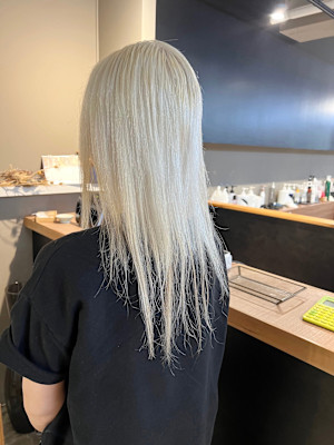 派手髪・ハイトーンカラー・デザインカラー・ブリーチ専門美容室