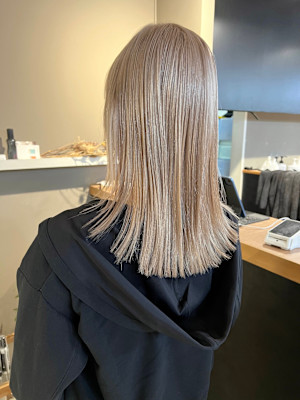 派手髪・ハイトーンカラー・デザインカラー・ブリーチ専門美容室