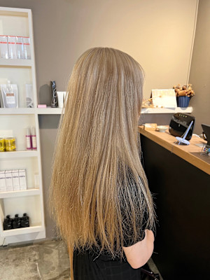 派手髪・ハイトーンカラー・デザインカラー・ブリーチ専門美容室