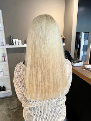 派手髪・ハイトーンカラー・デザインカラー・ブリーチ専門美容室