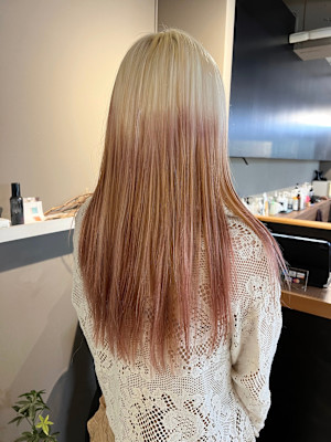 派手髪・ハイトーンカラー・デザインカラー・ブリーチ専門美容室