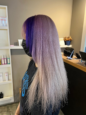 派手髪・ハイトーンカラー・デザインカラー・ブリーチ専門美容室